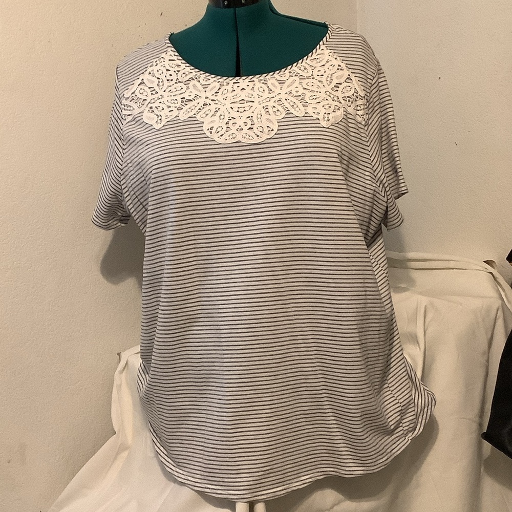 Croft&Barrow Striped Lace Accent Top - Black and White